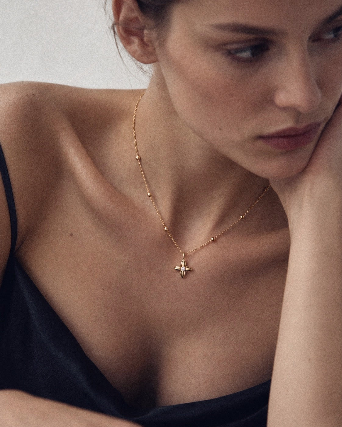 The Flora Necklace Gold